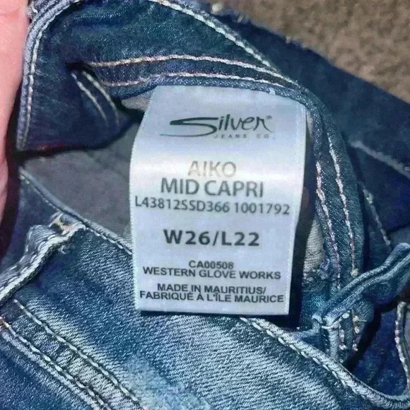 Silver Jeans Capris - Picture 5 of 5